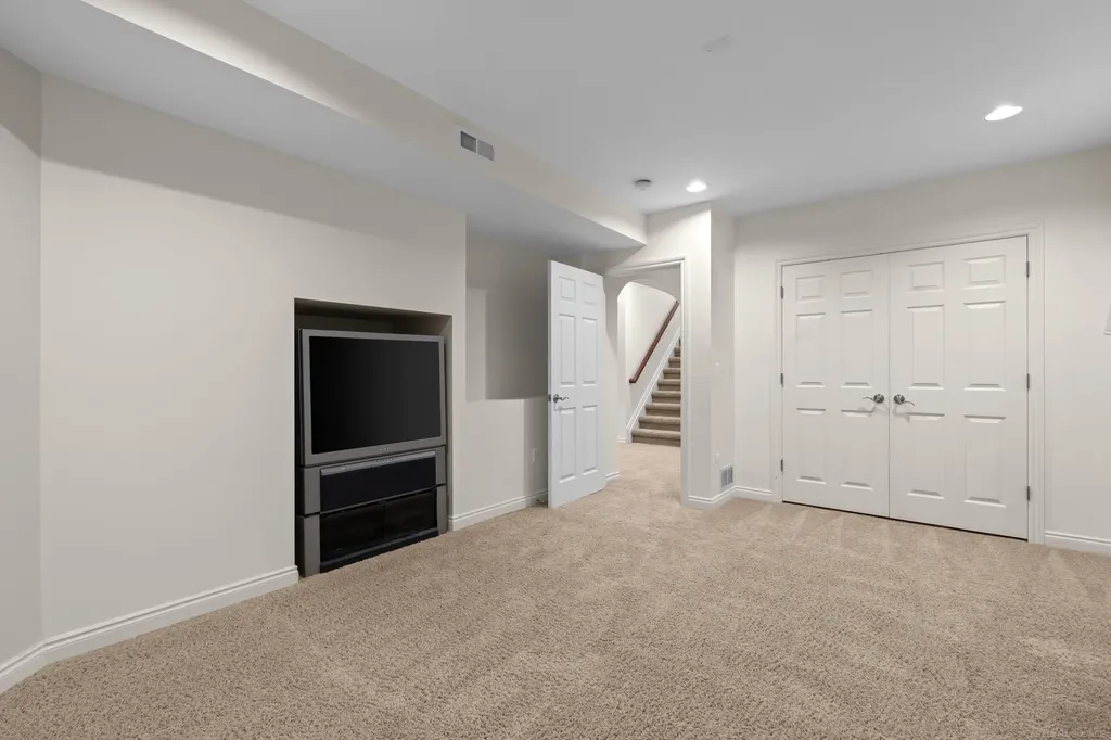 2250 Hawthorne Drive Shelby Charter Township MI 48316