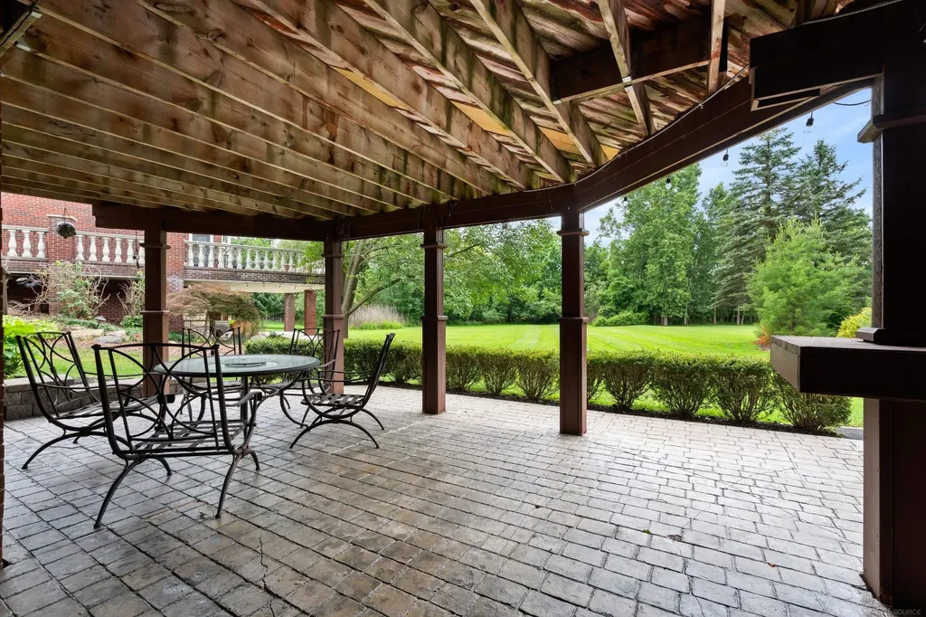 2250 Hawthorne Drive Shelby Charter Township MI 48316