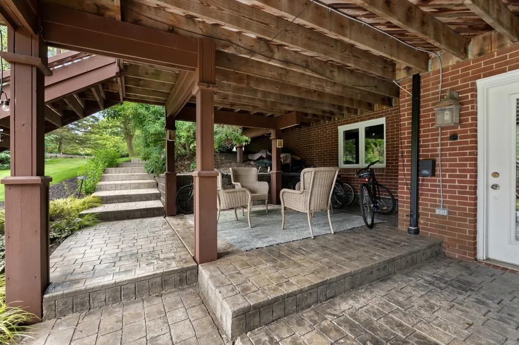 2250 Hawthorne Drive Shelby Charter Township MI 48316