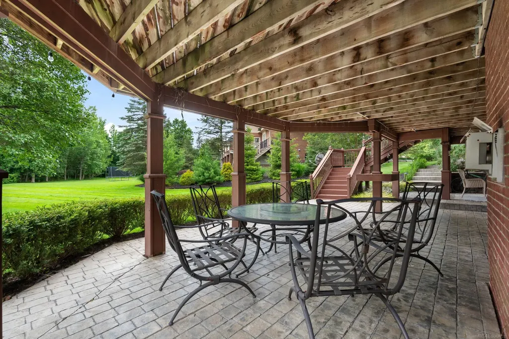 2250 Hawthorne Drive Shelby Charter Township MI 48316