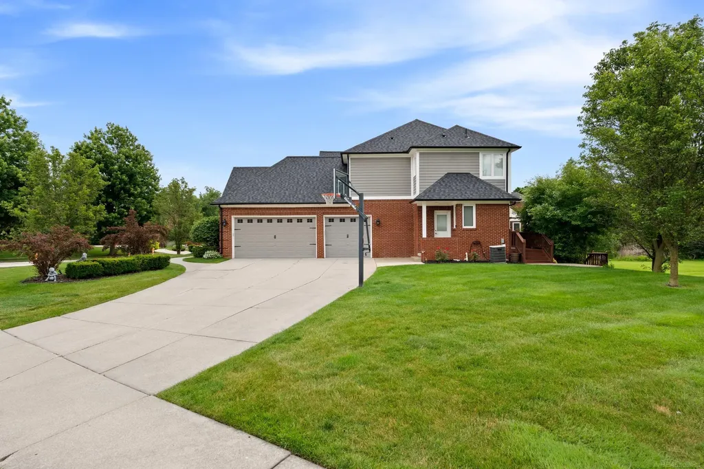 2250 Hawthorne Drive Shelby Charter Township MI 48316