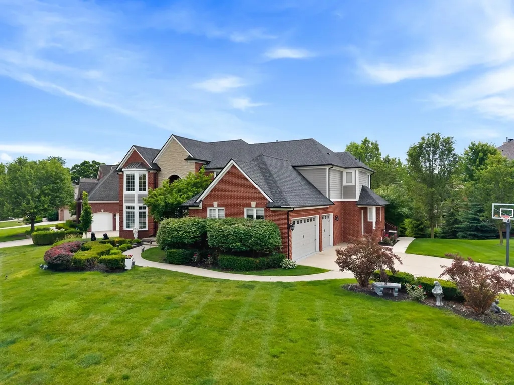 2250 Hawthorne Drive Shelby Charter Township MI 48316