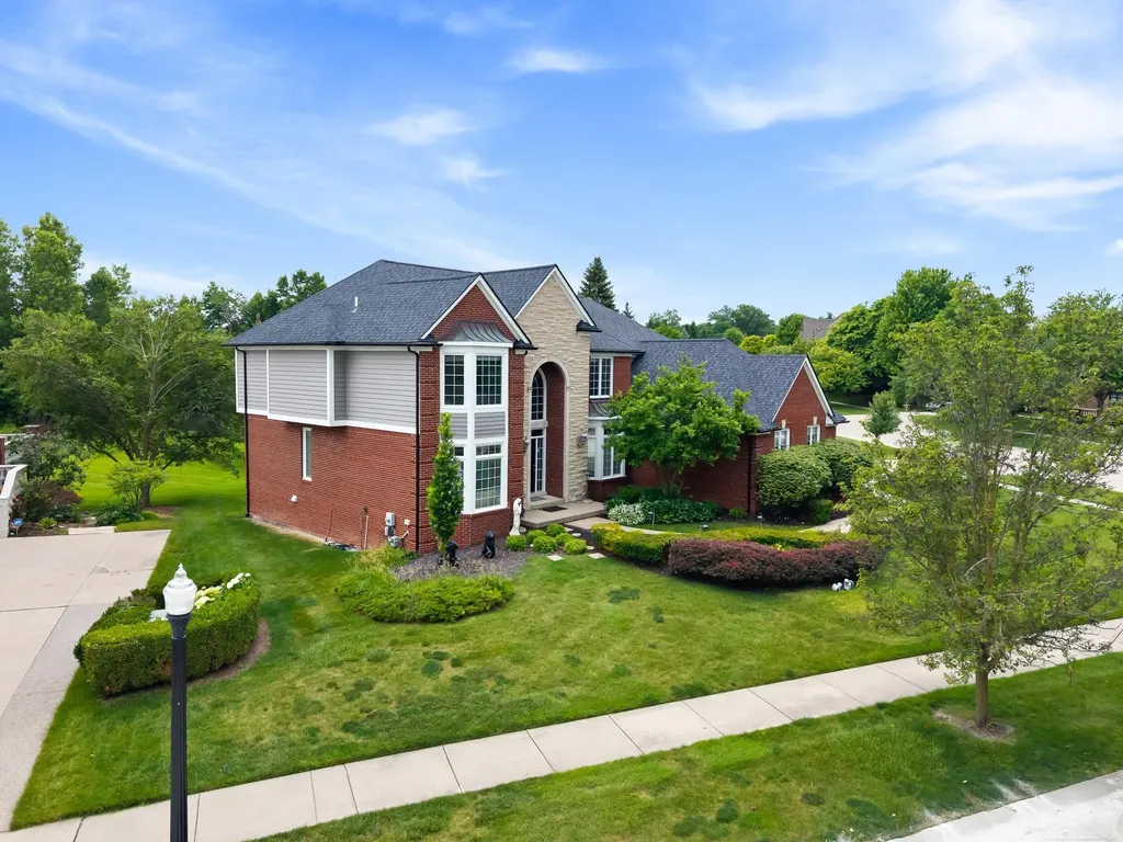 2250 Hawthorne Drive Shelby Charter Township MI 48316