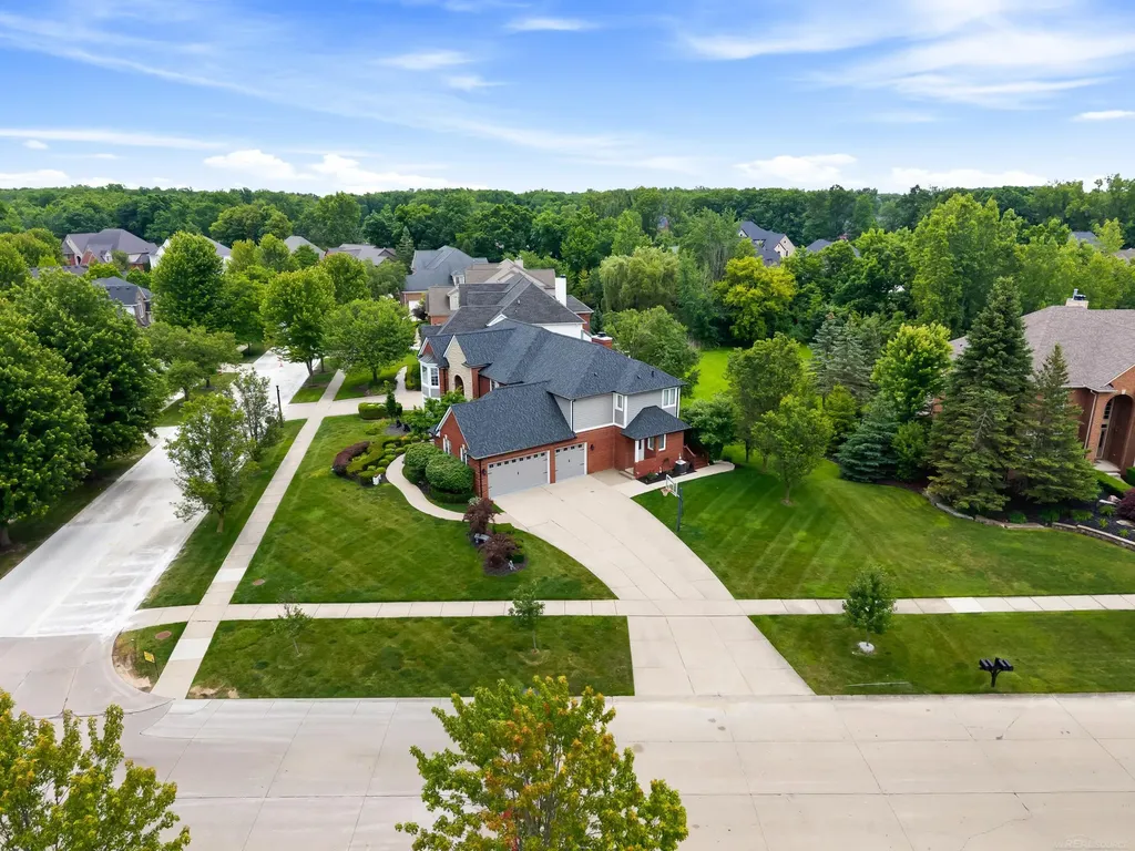 2250 Hawthorne Drive Shelby Charter Township MI 48316