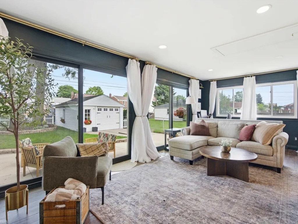 7829 Buckingham Avenue Allen Park City MI 48101