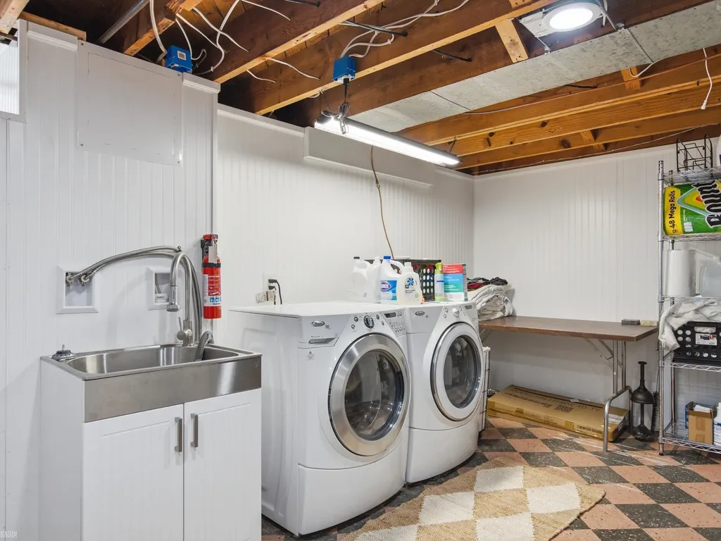 7829 Buckingham Avenue Allen Park City MI 48101