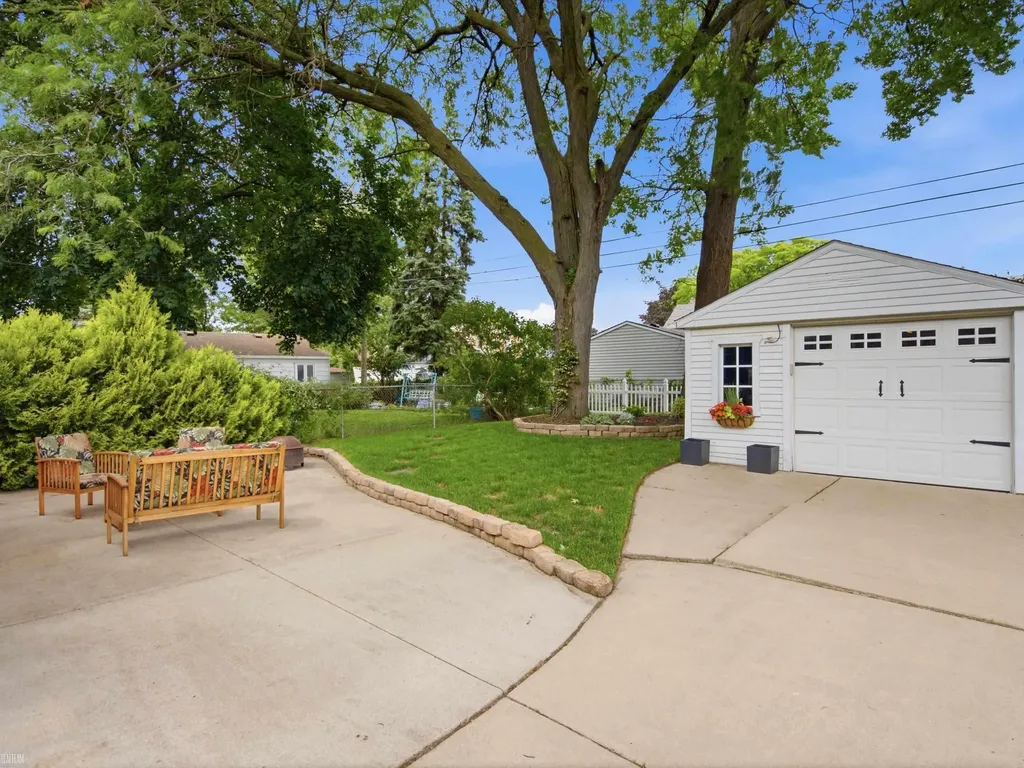 7829 Buckingham Avenue Allen Park City MI 48101