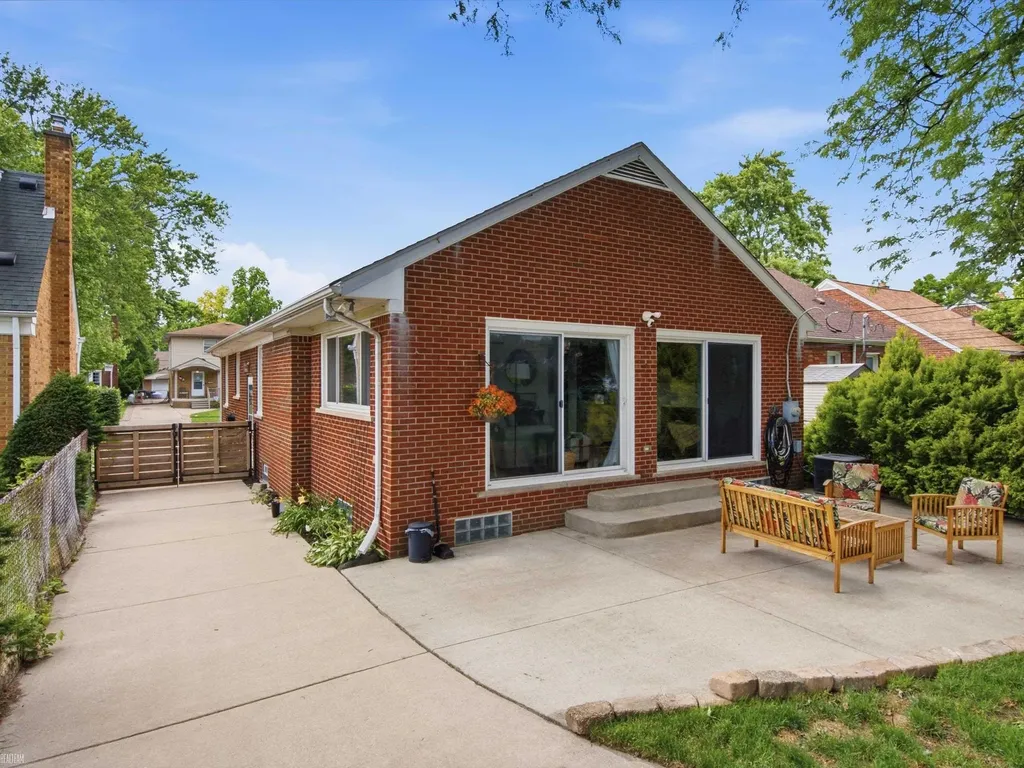 7829 Buckingham Avenue Allen Park City MI 48101
