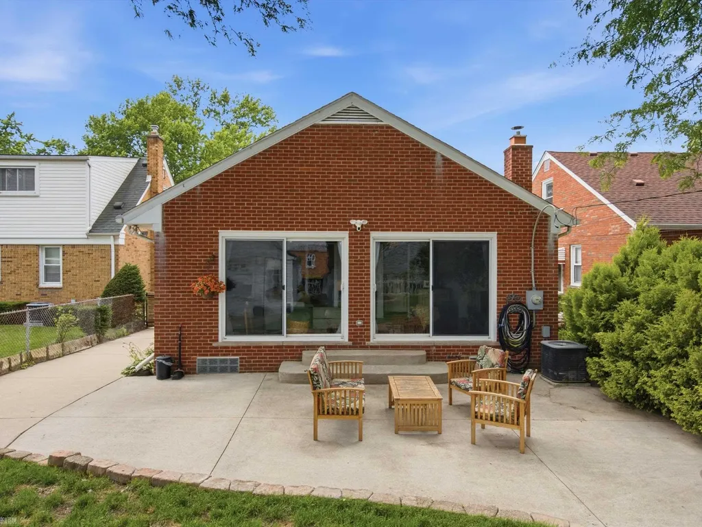 7829 Buckingham Avenue Allen Park City MI 48101