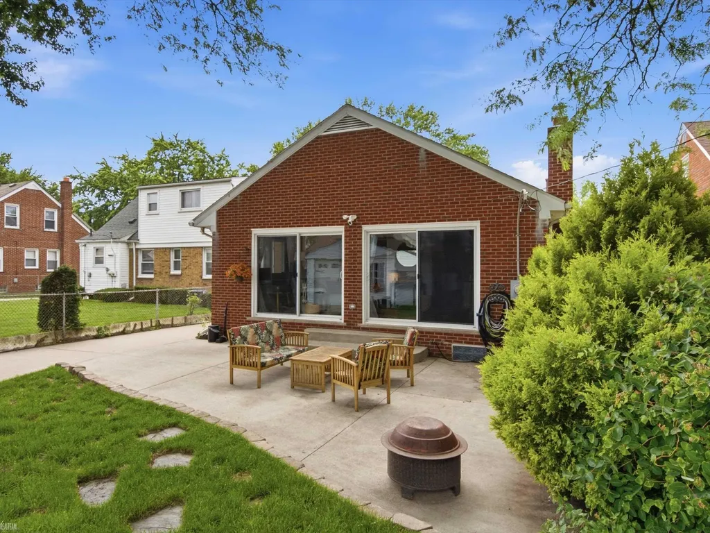 7829 Buckingham Avenue Allen Park City MI 48101