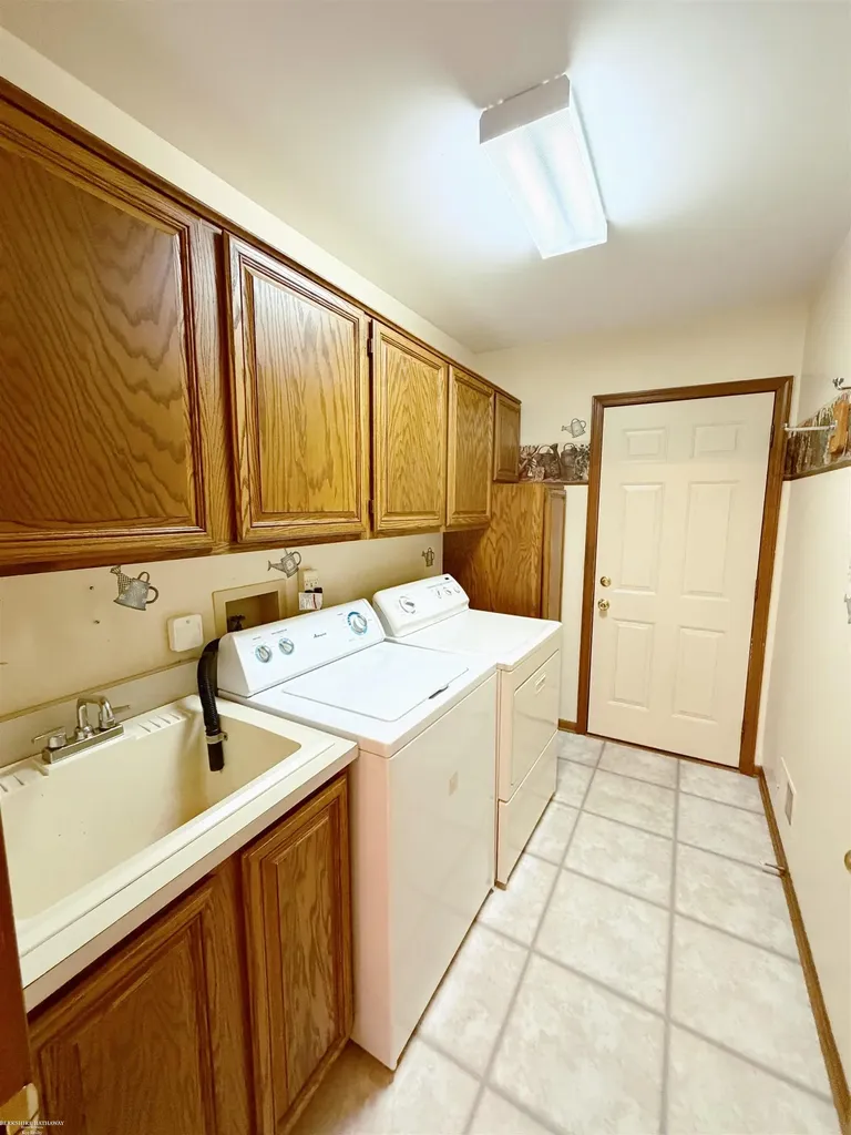 36491 Saddlebred Court Clinton Charter Township MI 48035
