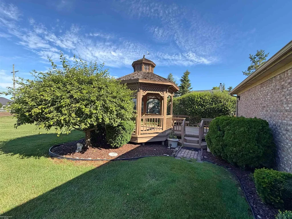 36491 Saddlebred Court Clinton Charter Township MI 48035