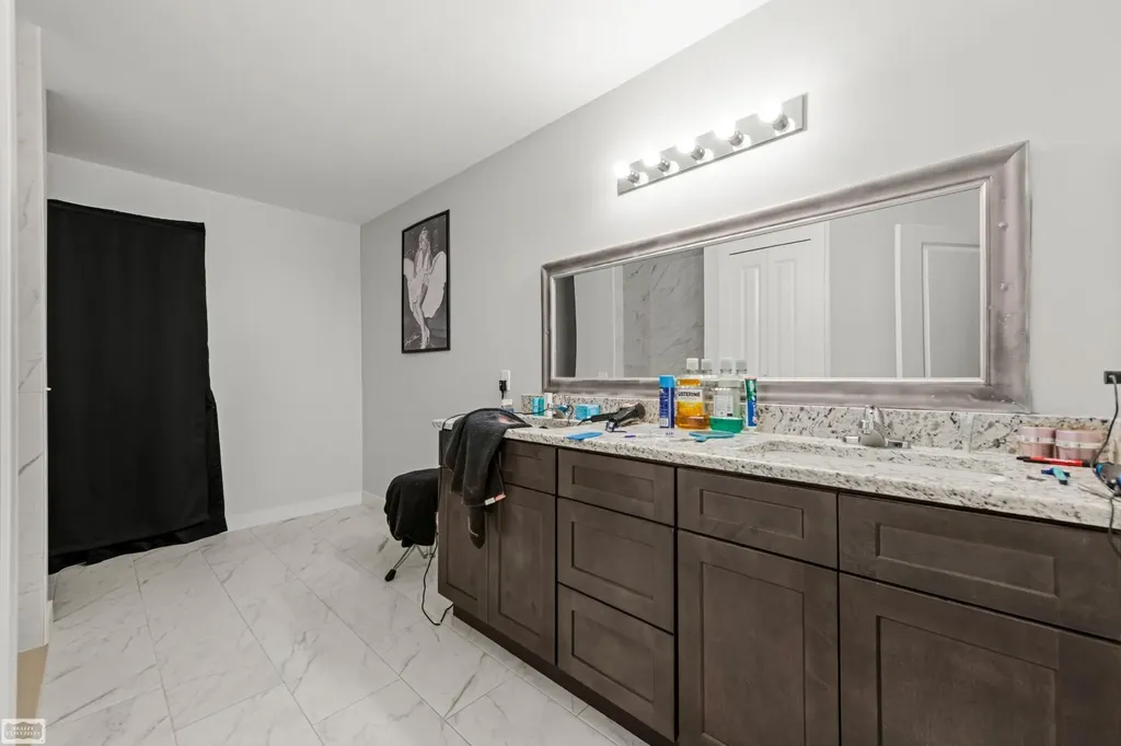 53253 Sams Lane Chesterfield Township MI 48047