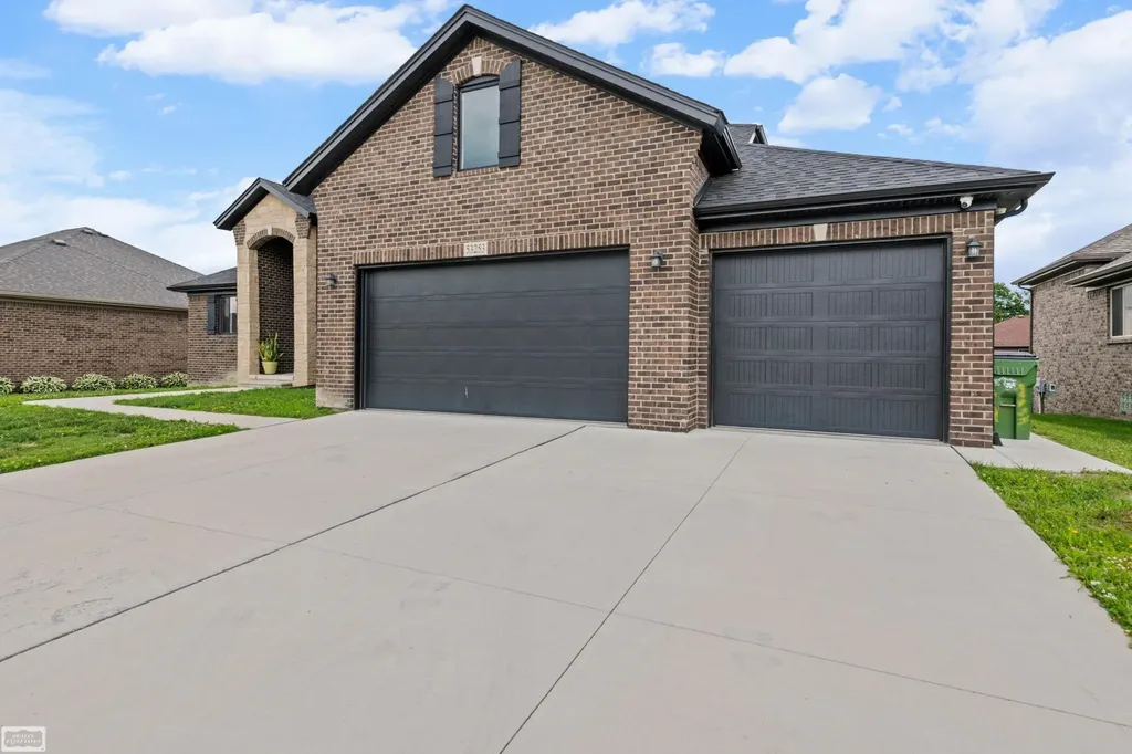 53253 Sams Lane Chesterfield Township MI 48047
