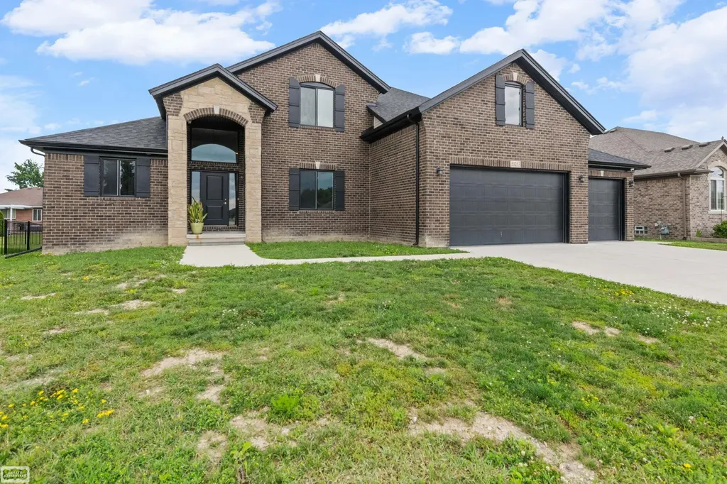 53253 Sams Lane Chesterfield Township MI 48047