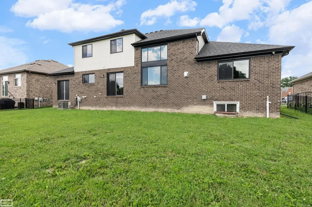 53253 Sams Lane Chesterfield Township MI 48047