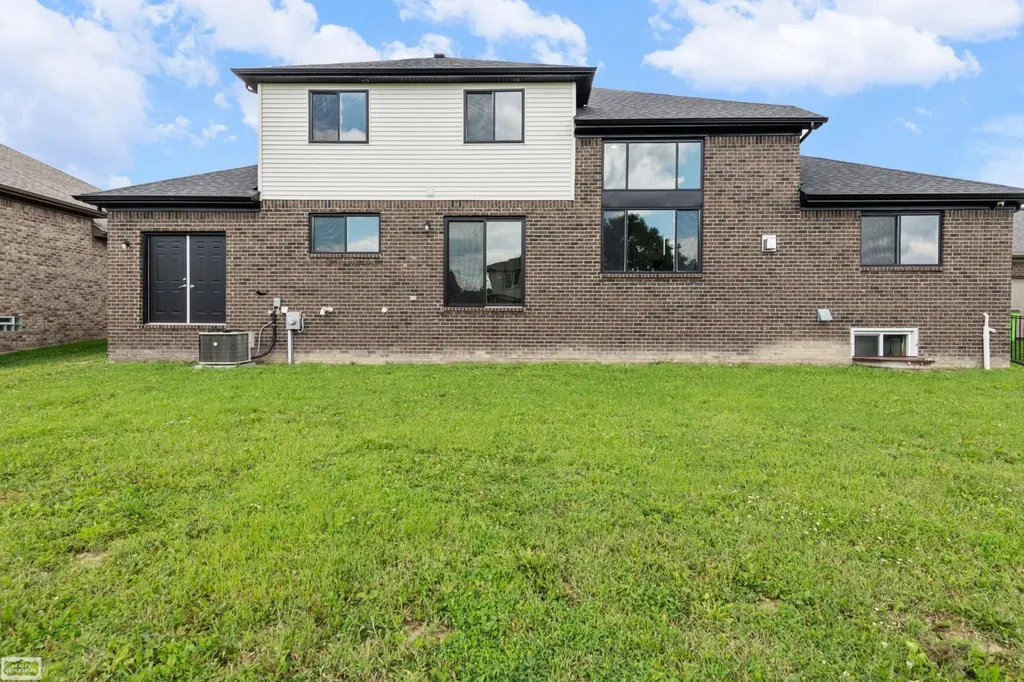 53253 Sams Lane Chesterfield Township MI 48047