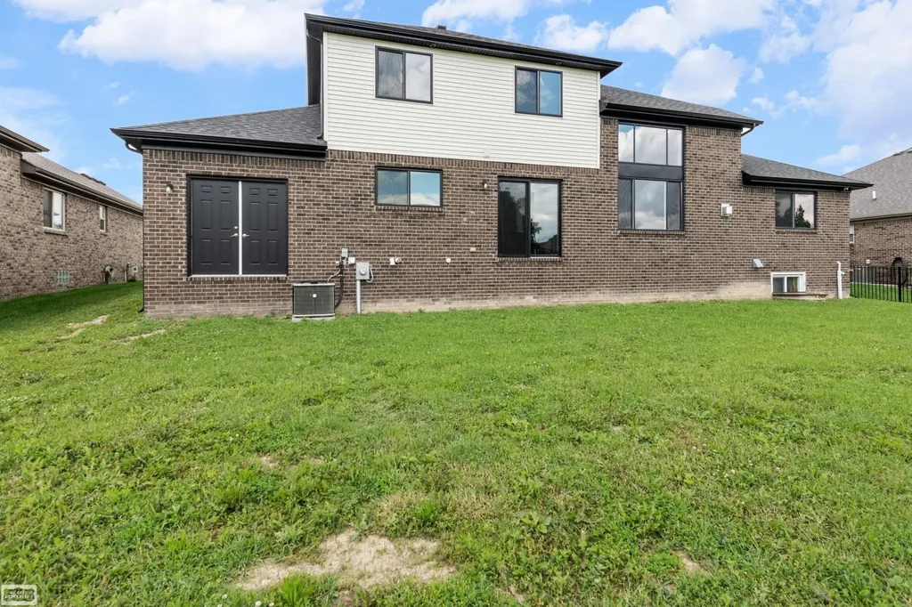 53253 Sams Lane Chesterfield Township MI 48047