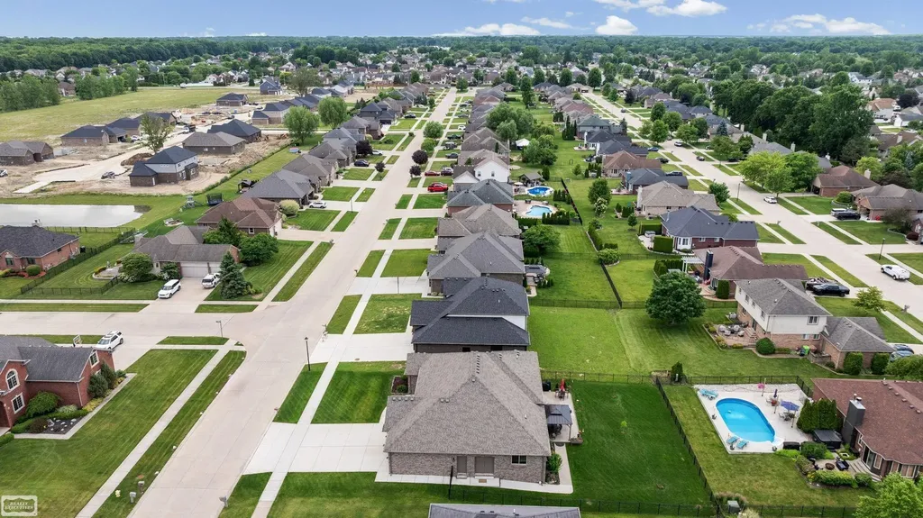 53253 Sams Lane Chesterfield Township MI 48047