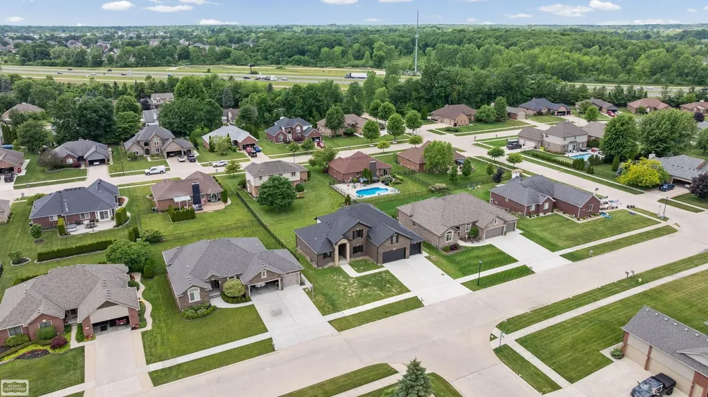53253 Sams Lane Chesterfield Township MI 48047