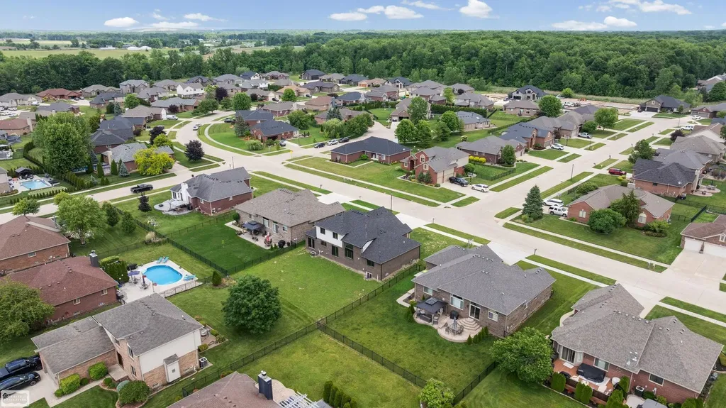 53253 Sams Lane Chesterfield Township MI 48047