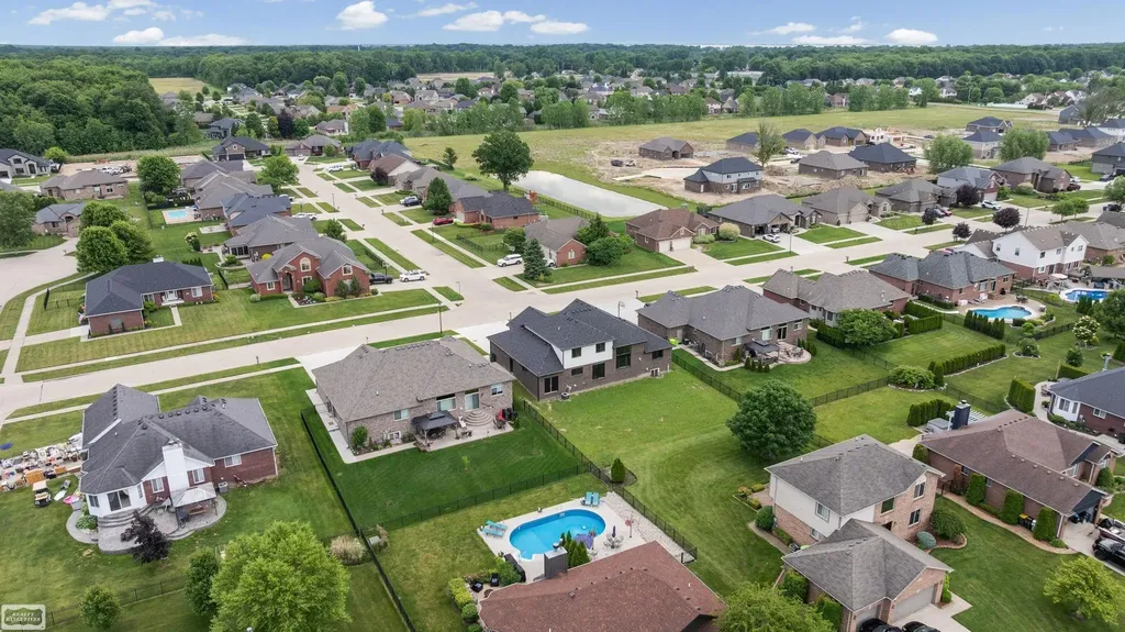 53253 Sams Lane Chesterfield Township MI 48047