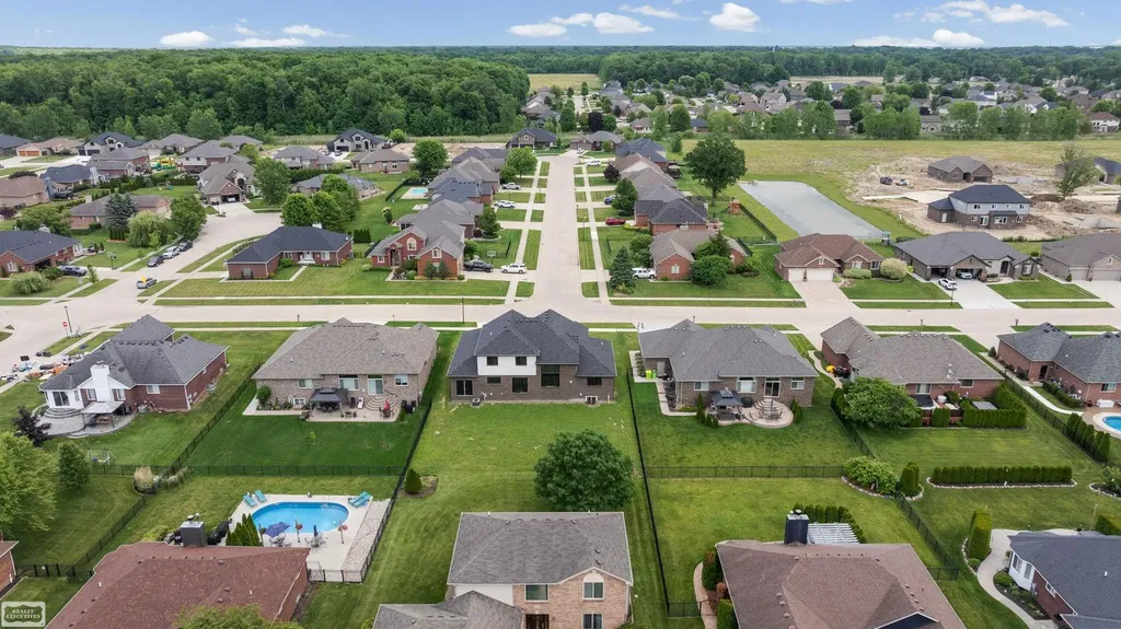 53253 Sams Lane Chesterfield Township MI 48047