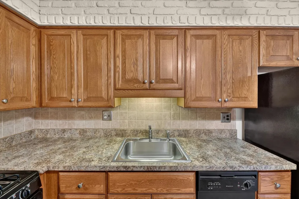 8503 Winchester Dr Drive Sterling Heights City MI 48313