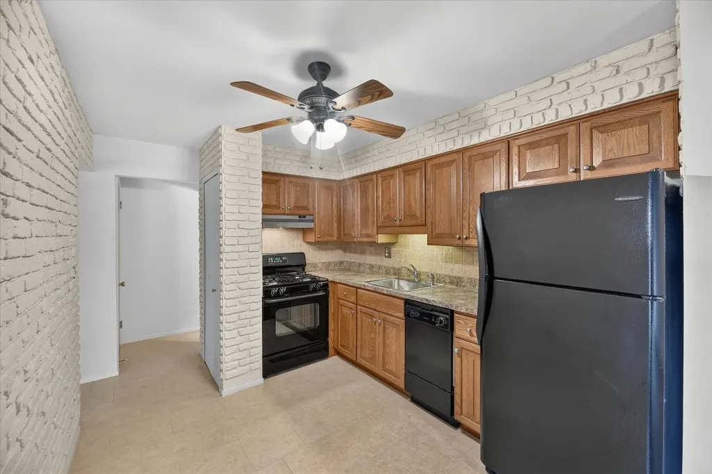 8503 Winchester Dr Drive Sterling Heights City MI 48313