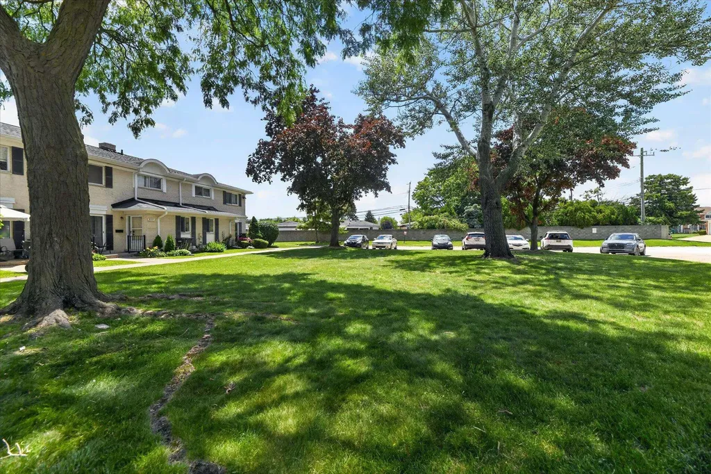 8503 Winchester Dr Drive Sterling Heights City MI 48313