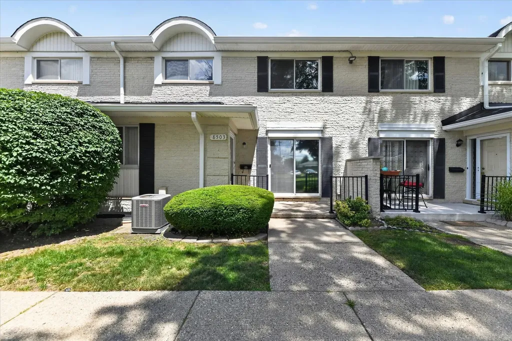 8503 Winchester Dr Drive Sterling Heights City MI 48313