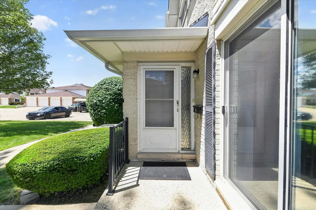 8503 Winchester Dr Drive Sterling Heights City MI 48313