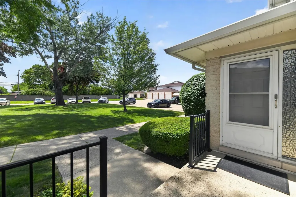 8503 Winchester Dr Drive Sterling Heights City MI 48313