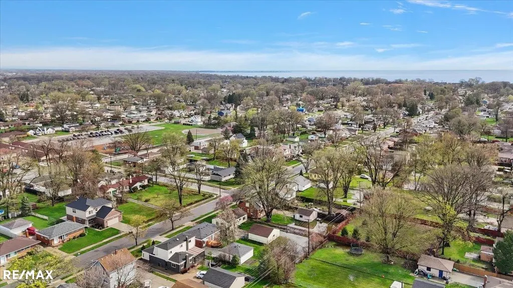 21740 Francis Street St. Clair Shores City MI 48082