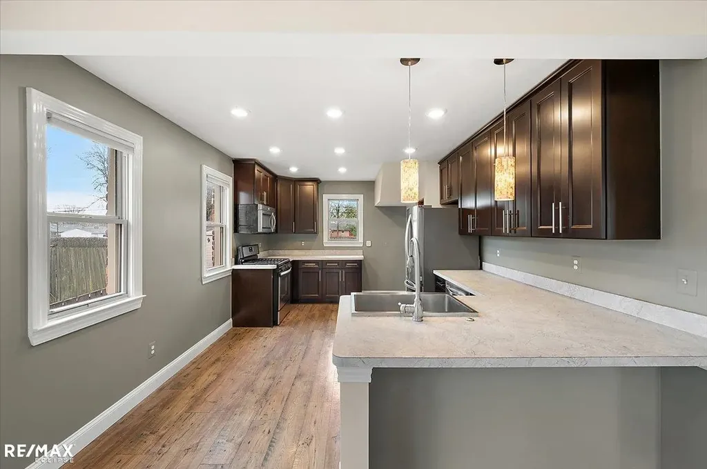 21740 Francis Street St. Clair Shores City MI 48082