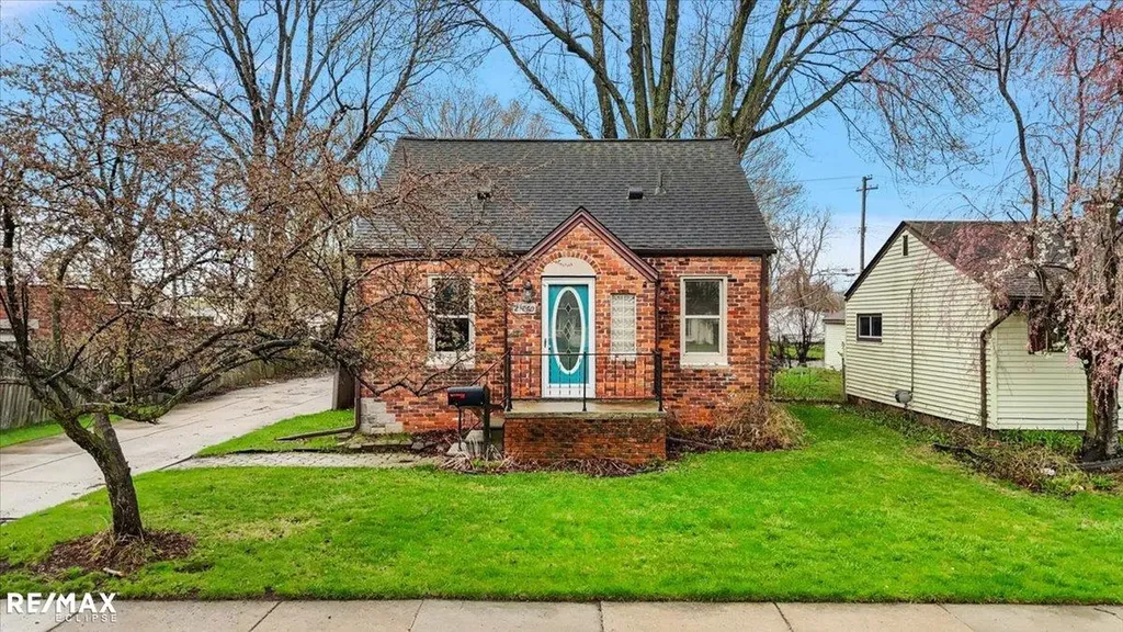 21740 Francis Street St. Clair Shores City MI 48082