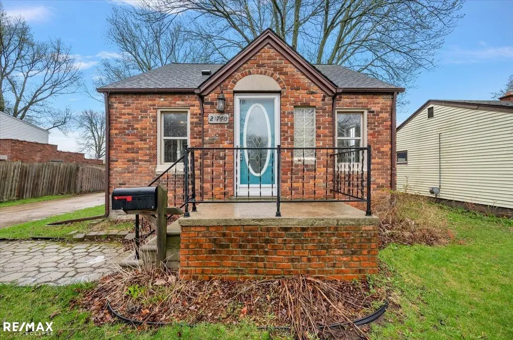 21740 Francis Street St. Clair Shores City MI 48082