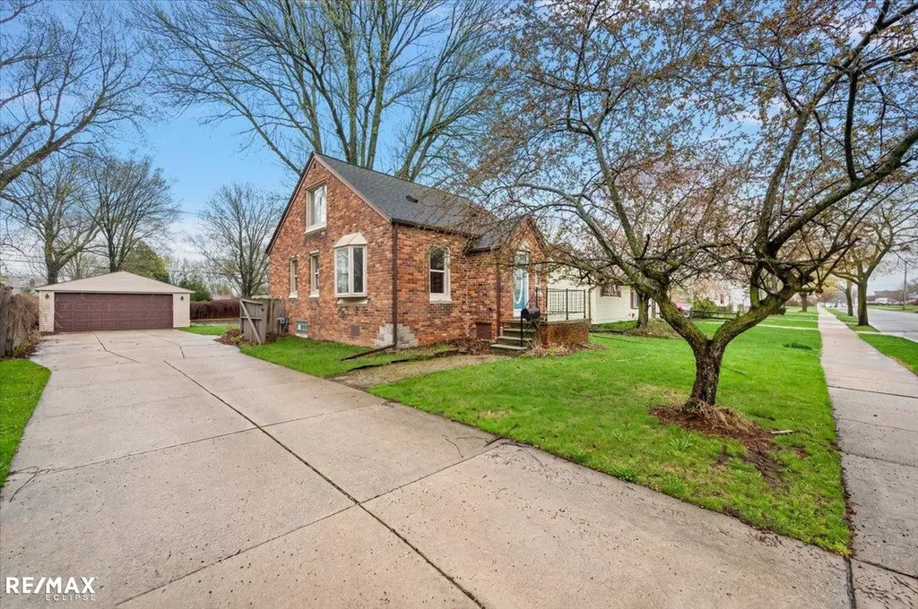 21740 Francis Street St. Clair Shores City MI 48082