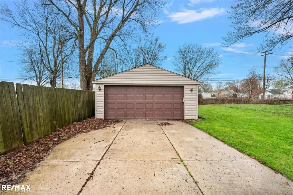 21740 Francis Street St. Clair Shores City MI 48082