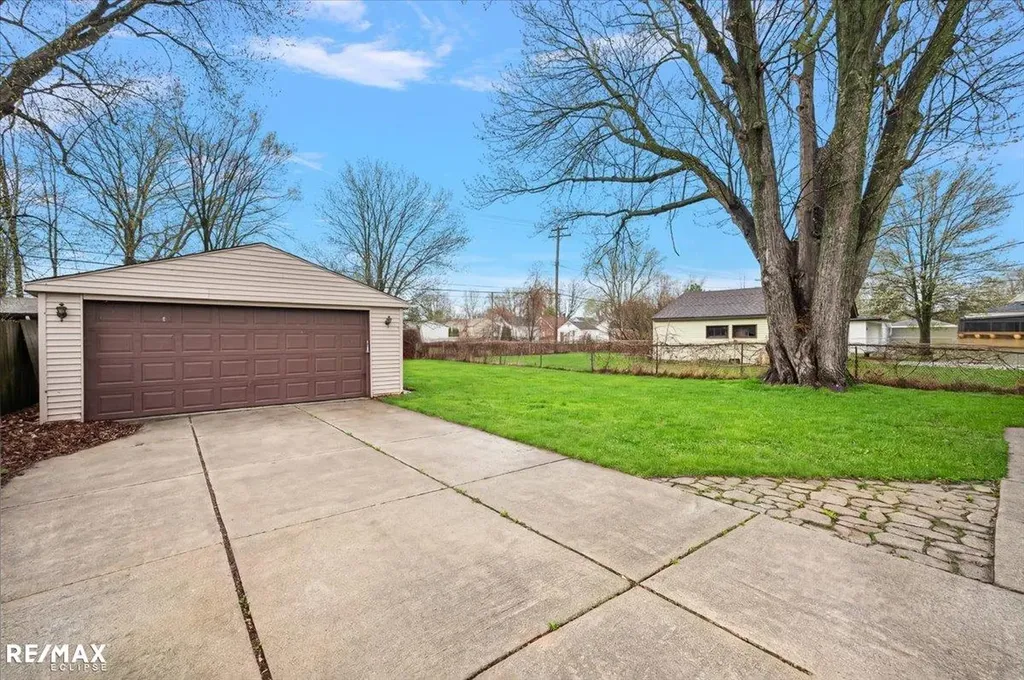 21740 Francis Street St. Clair Shores City MI 48082