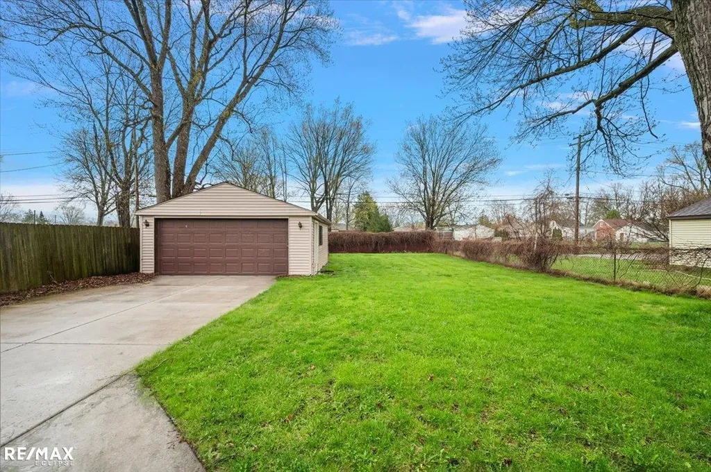 21740 Francis Street St. Clair Shores City MI 48082