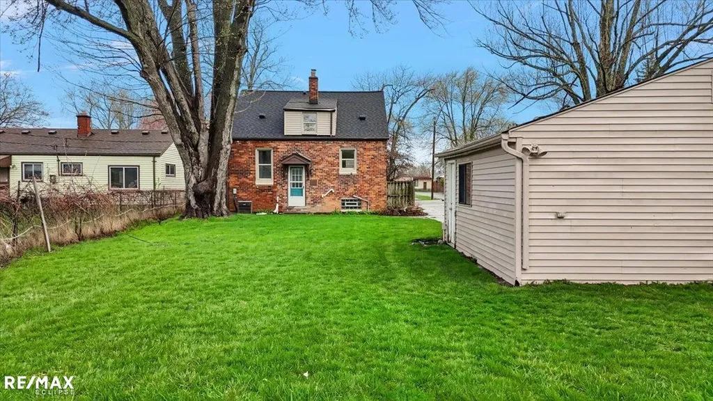 21740 Francis Street St. Clair Shores City MI 48082