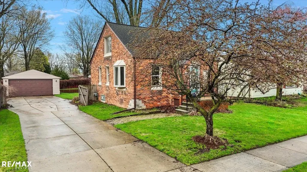 21740 Francis Street St. Clair Shores City MI 48082