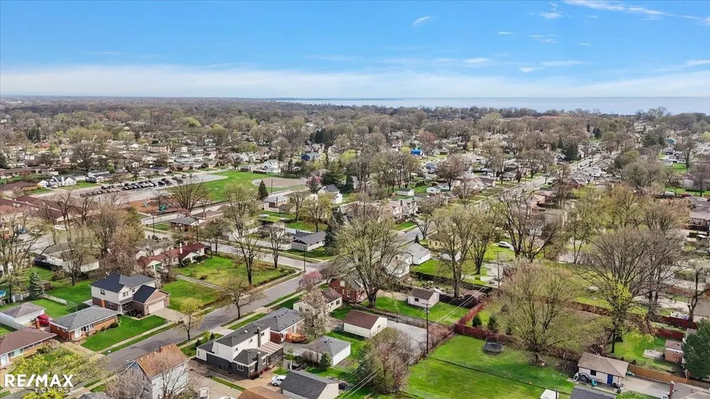 21740 Francis Street St. Clair Shores City MI 48082