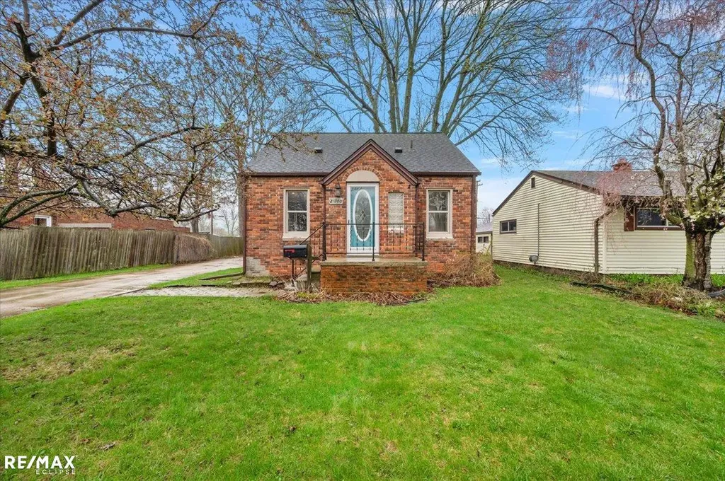 21740 Francis Street St. Clair Shores City MI 48082
