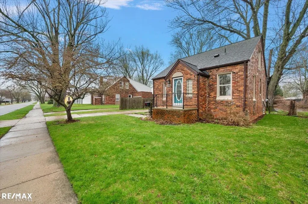 21740 Francis Street St. Clair Shores City MI 48082