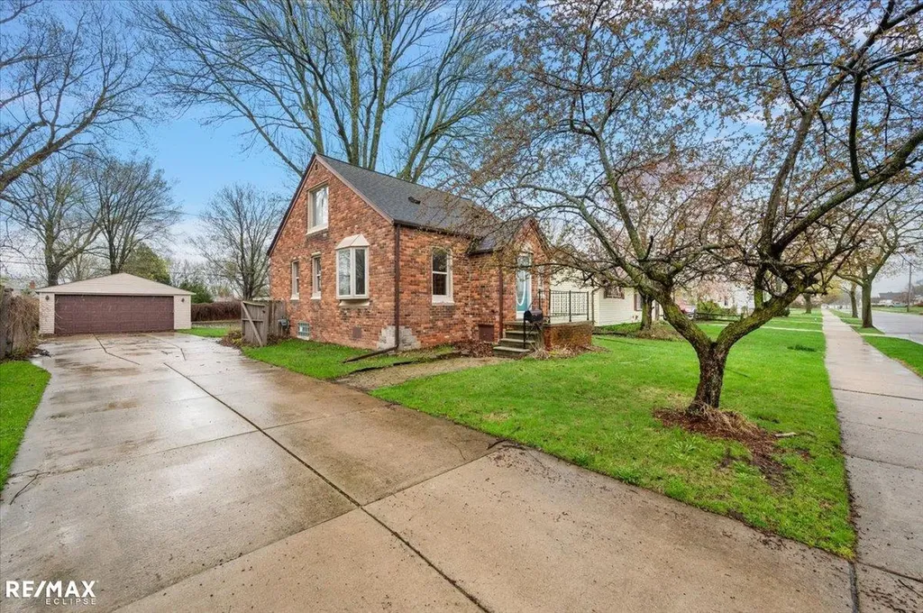 21740 Francis Street St. Clair Shores City MI 48082