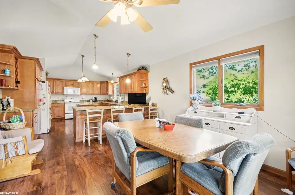 38258 Luxbury Court Sterling Heights City MI 48312