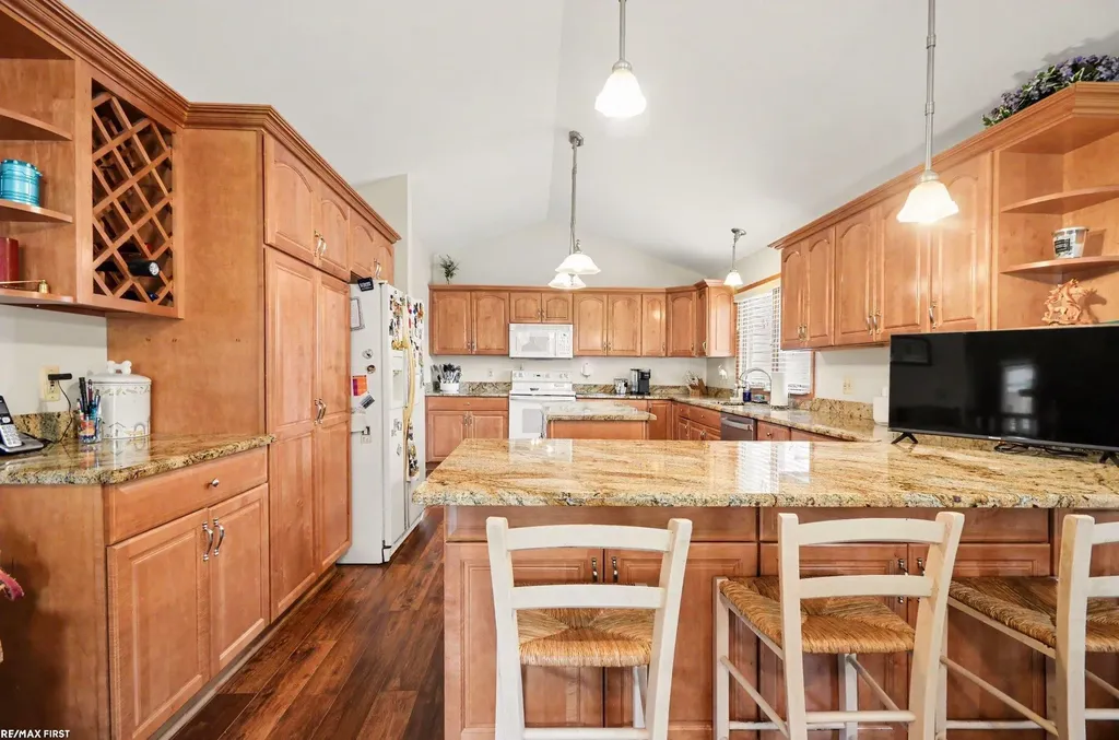 38258 Luxbury Court Sterling Heights City MI 48312