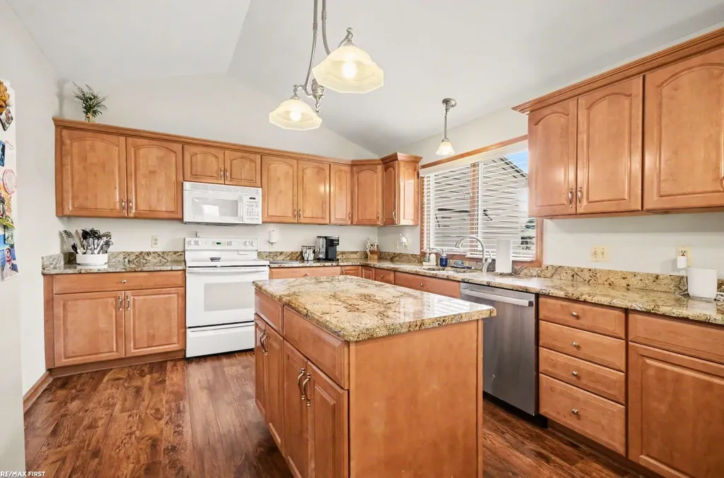 38258 Luxbury Court Sterling Heights City MI 48312